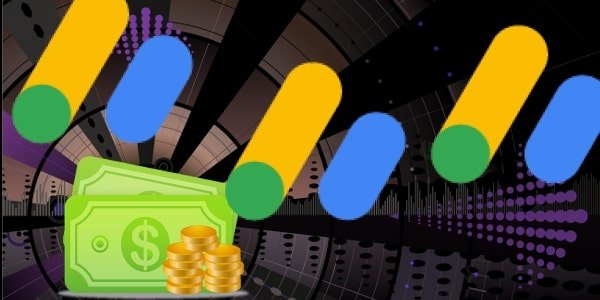 Imagem com logos do Google Adsense e ícone de dinheiro e moeda, simbolizando a ativação e aprovação na plataforma.