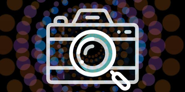 icone de lupa e camera representando busca por imagem com pontos coloridos em zoom e fundo preto
